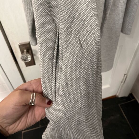 Banana Republic Light Gray Women's Cardigan - Picture 3 of 6